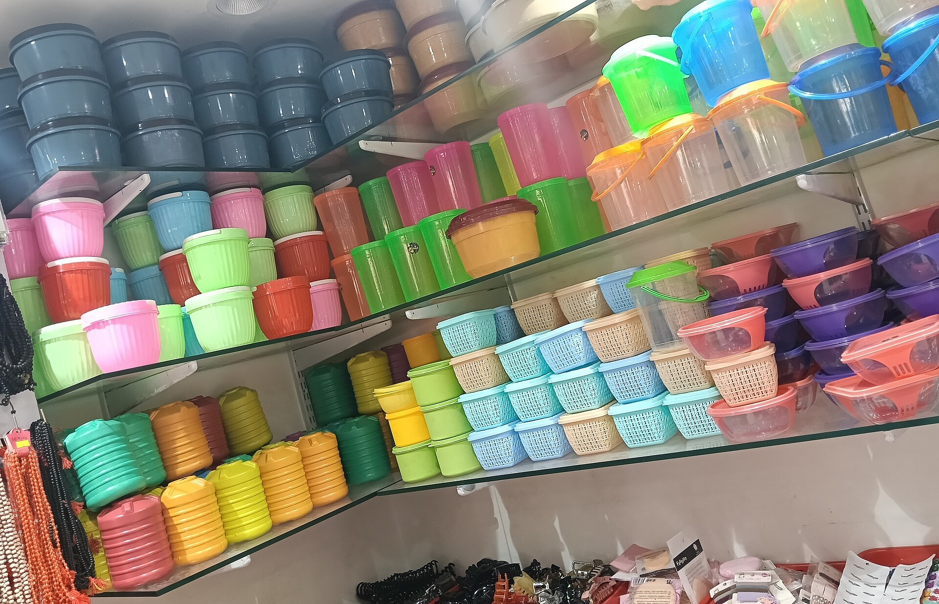 Kitchen storage containers reviewed before overseas shipping