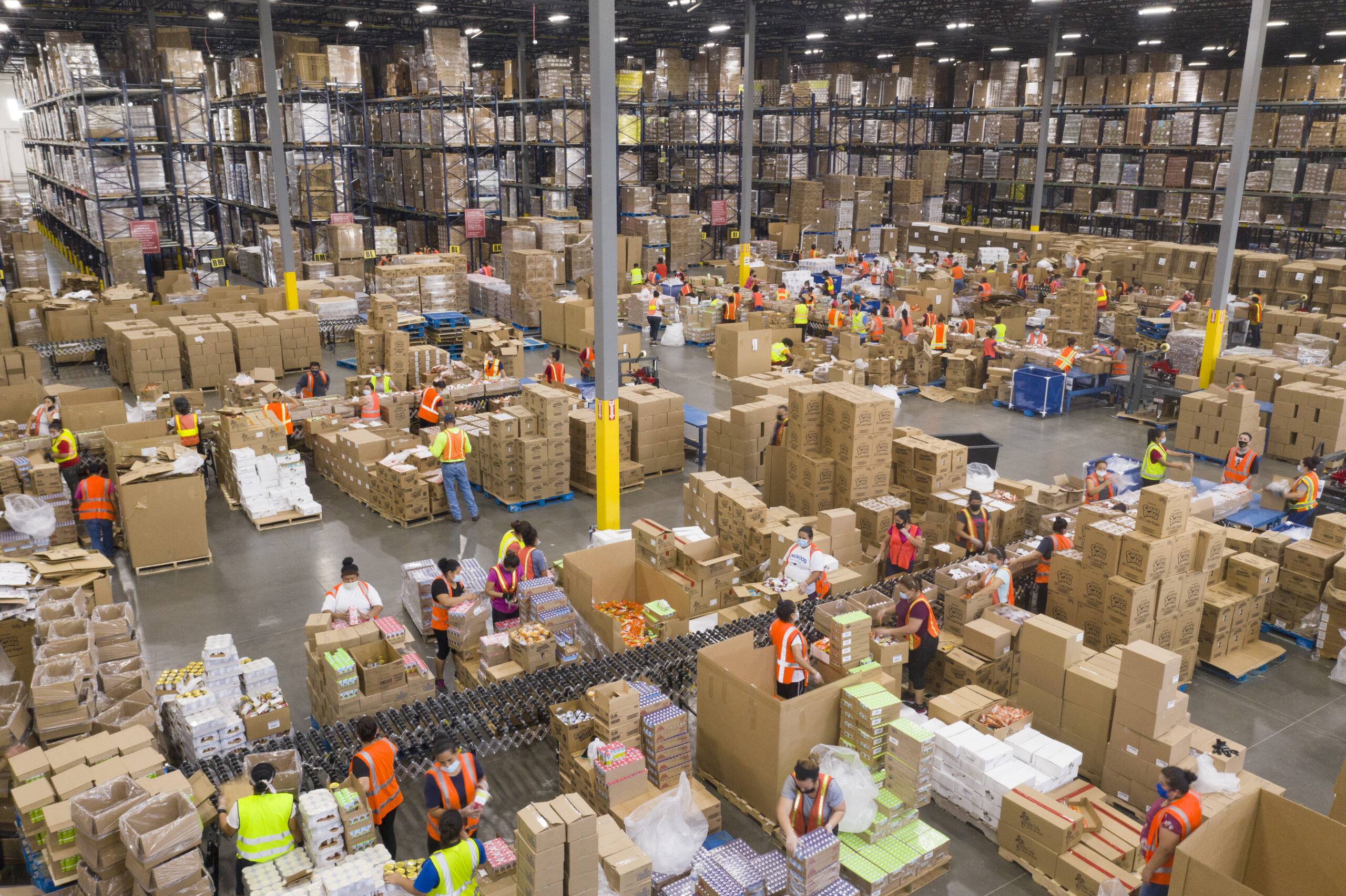 Warehouse repacking and parcel packing workflow before international shipping