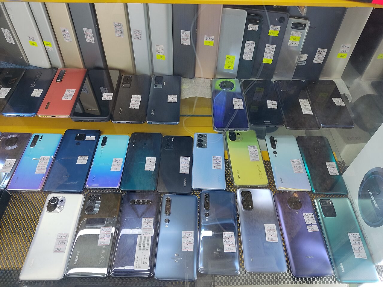 Second-hand smartphone marketplace environment