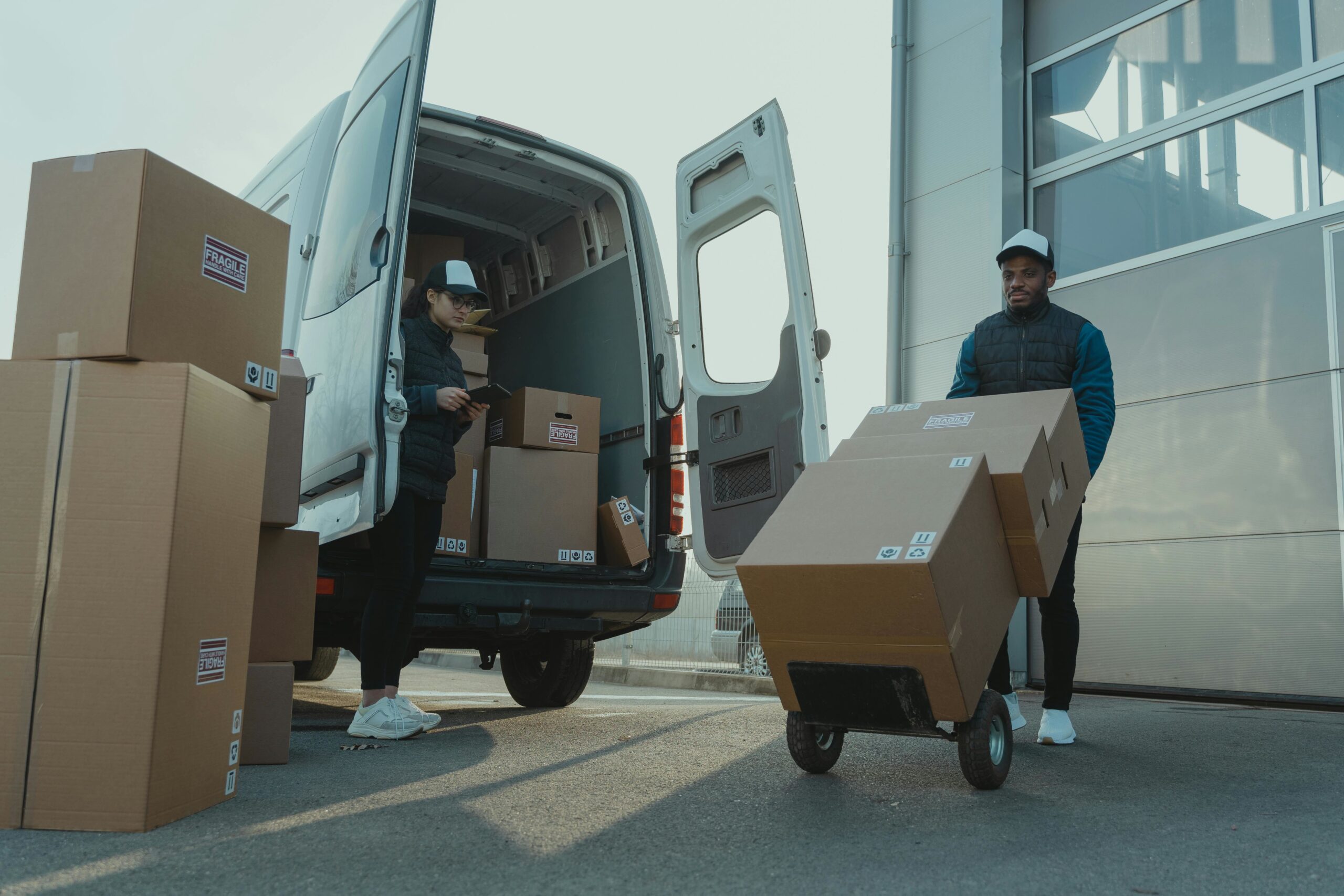 Worker handling parcels in a warehouse
