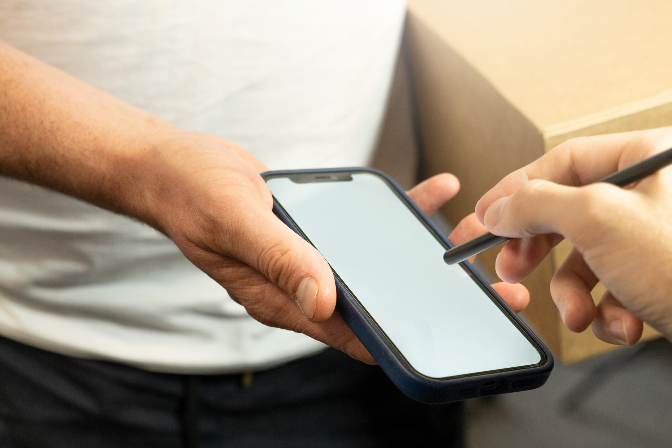 Recipient signing for a parcel delivery on a mobile device