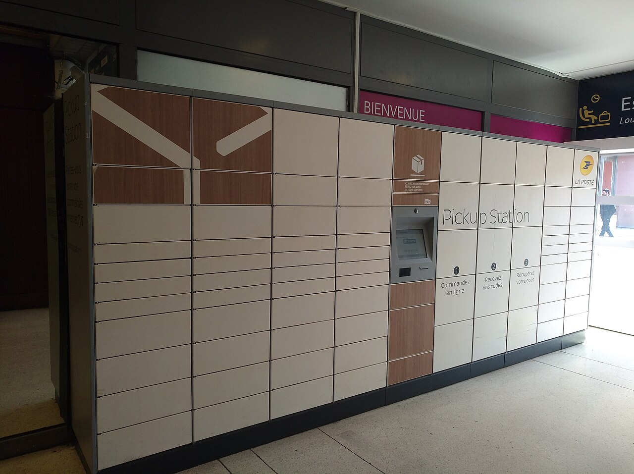 La Poste pickup station at Lyon Part-Dieu