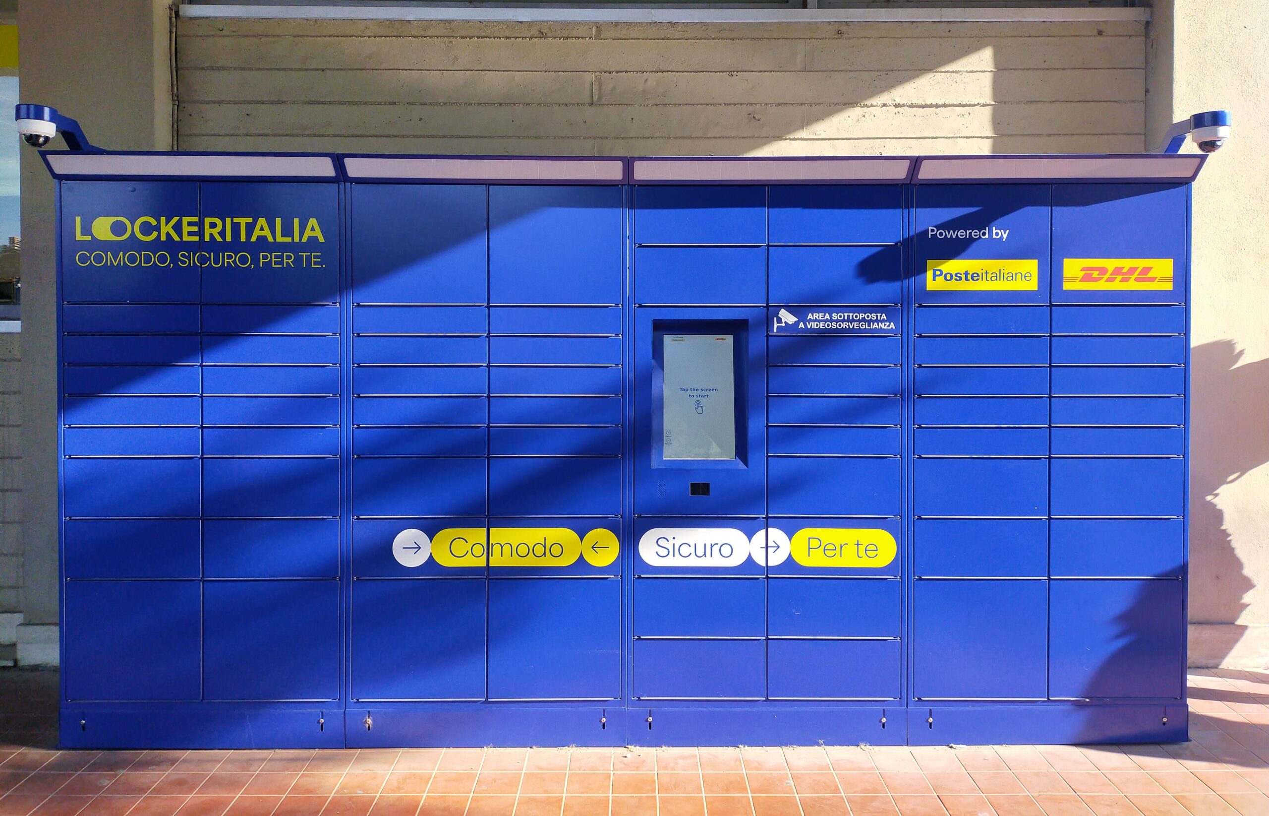 Italy-bound parcel forwarding and customs workflow